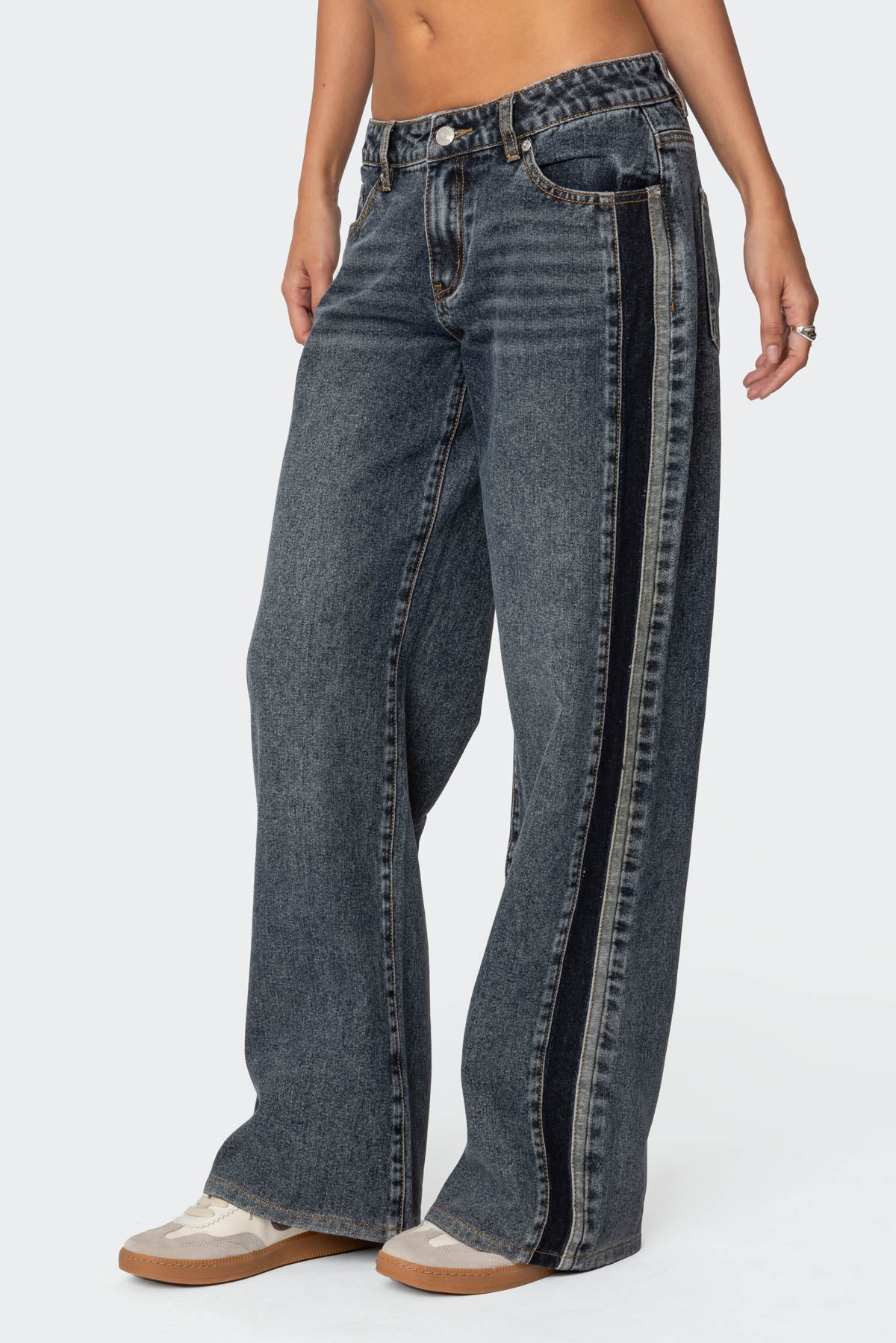 Contrast Panel Low Rise Baggy Jeans - Image 4